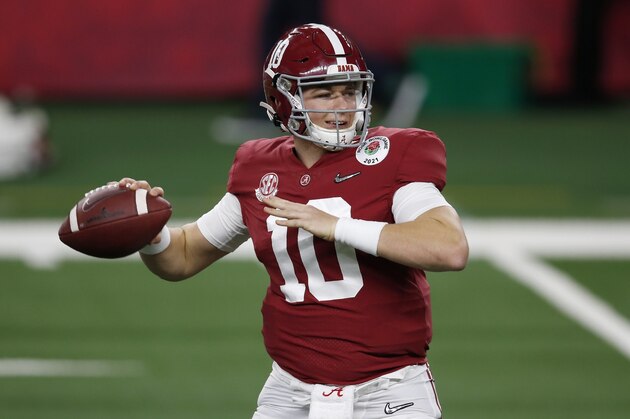 Alabama quarterback Mac Jones (10) warms up before the start of their Rose Bowl NCAA college football game against Notre Dame in Arlington, Texas, Friday, Jan. 1, 2021. (AP Photo/Roger Steinman)