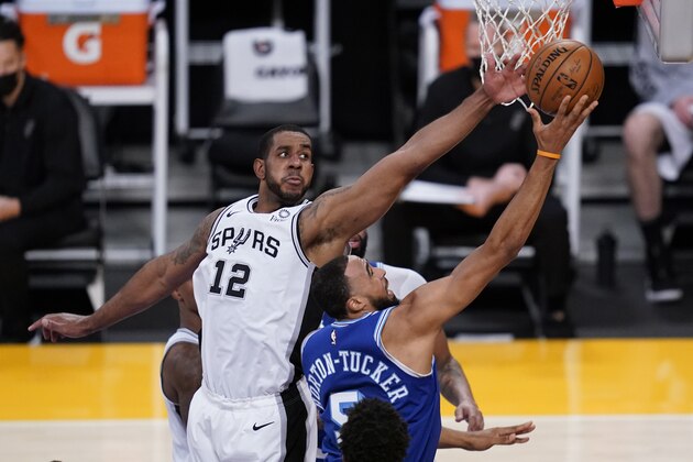 San Antonio Spurs forward LaMarcus Aldridge, left, defends against Los Angeles Lakers guard Talen Horton-Tucker during the second quarter of an NBA basketball game Thursday, Jan. 7, 2021, in Los Angeles. (AP Photo/Ashley Landis)