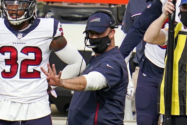 El entrenador en jefe de los Texans de Houston Bill O'Brien da una seÃ±al durante la segunda mitad del juego ante los Steelers de Pittsburgh, el domingo 27 de septiembre de 2020. (AP Foto/Gene J. Puskar)