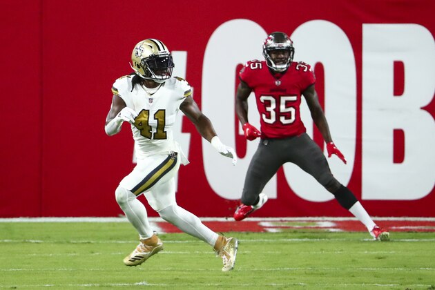 New Orleans Saints running back Alvin Kamara (41) turns to catch a pass during the first half of an NFL football game against the Tampa Bay Buccaneers, Sunday, Nov. 8, 2020, in Tampa, Fla. (AP Photo/Kevin Sabitus)
