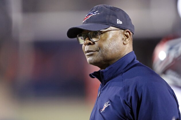 Memphis head coach Mike Singletary watches from the sidelineduring a Birmingham Iron at Memphis Express AAF football game, Sunday, March 24, 2019, at Liberty Bowl Memorial Stadium in Memphis, Tenn. (AP Photo/Wade Payne)