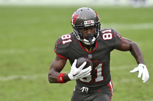 Tampa Bay Buccaneers wide receiver Antonio Brown (81) runs with the ball after a reception during the second half of an NFL football game against the Atlanta Falcons Sunday, Jan. 3, 2021, in Tampa, Fla. (AP Photo/Jason Behnken)