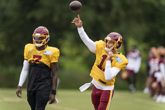Washington quarterback Alex Smith, right, throws with quarterback Dwayne Haskins Jr., standing nearby, during practice at the team's NFL football training facility, Wednesday, Aug. 19, 2020, in Ashburn, Va. (AP Photo/Alex Brandon)