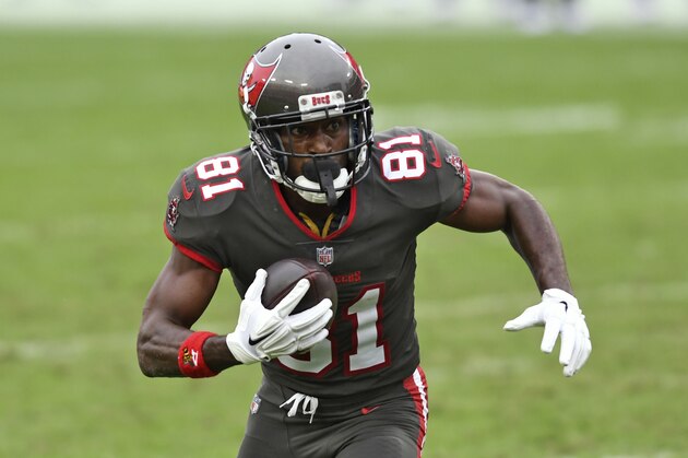 Tampa Bay Buccaneers wide receiver Antonio Brown (81) runs with the ball after a reception during the second half of an NFL football game against the Atlanta Falcons Sunday, Jan. 3, 2021, in Tampa, Fla. (AP Photo/Jason Behnken)