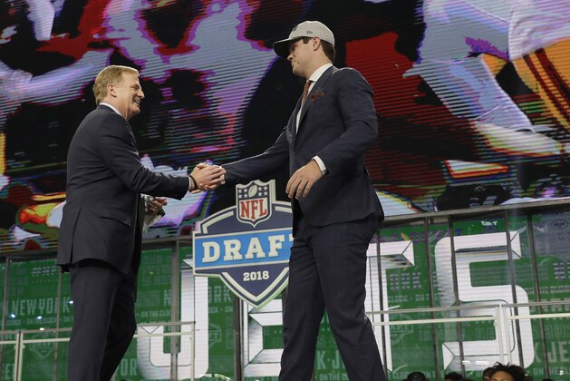 Commissioner Roger Goodell, left, greets USC's Sam Darnold after he was selected by the New York Jets during the first round of the NFL football draft, Thursday, April 26, 2018, in Arlington, Texas. (AP Photo/David J. Phillip)