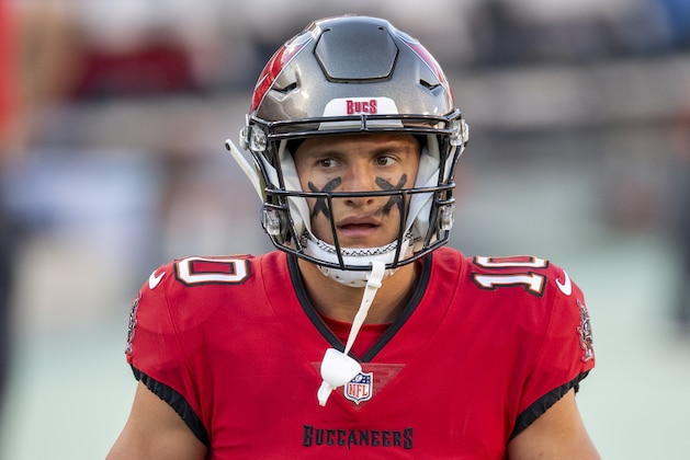 Tampa Bay Buccaneers wide receiver Scotty Miller (10) warms up on the field before taking on the Kansas City Chiefs during an NFL football game, Sunday, Nov. 29, 2020, in Tampa, Fla. (AP Photo/Doug Murray)