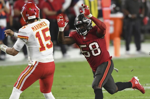 Tampa Bay Buccaneers outside linebacker Shaquil Barrett (58) pressures Kansas City Chiefs quarterback Patrick Mahomes (15) during the second half of an NFL football game Sunday, Nov. 29, 2020, in Tampa, Fla. (AP Photo/Jason Behnken)