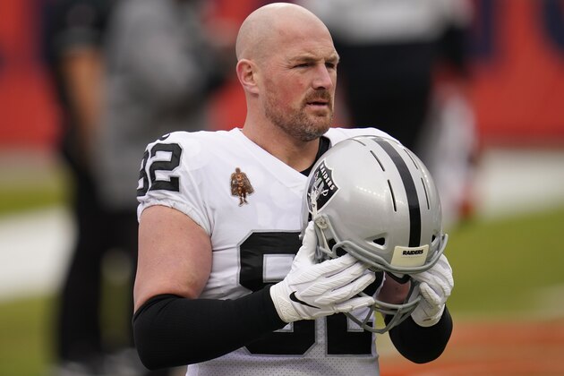 Las Vegas Raiders tight end Jason Witten (82) warms up before an NFL football game against the Denver Broncos, Sunday, Jan. 3, 2021, in Denver. (AP Photo/David Zalubowski)