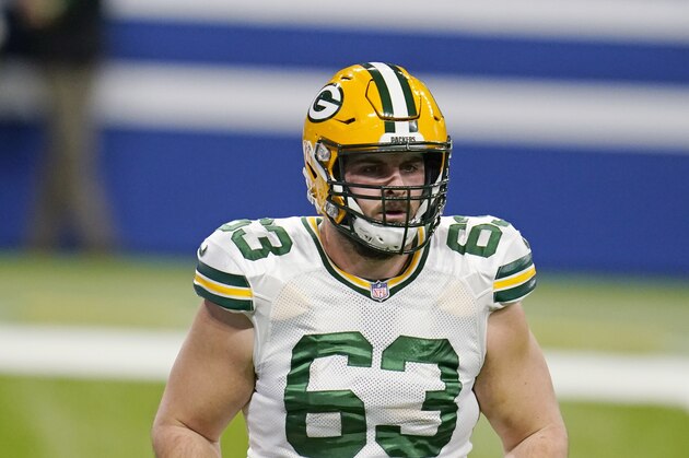 Green Bay Packers' Corey Linsley warms up before an NFL football game between the Indianapolis Colts and the Green Bay Packers, Sunday, Nov. 22, 2020, in Indianapolis. (AP Photo/Michael Conroy)