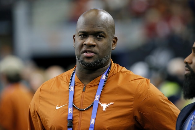 Former Texas Longhorns quarterback Vince Young stands on the sideline during the first half of the NCAA Big 12 Conference football championship against the Oklahoma Sooners, Saturday, Dec. 1, 2018, in Arlington, Texas. Oklahoma defeated Texas 39-27. (AP Photo/Roger Steinman)