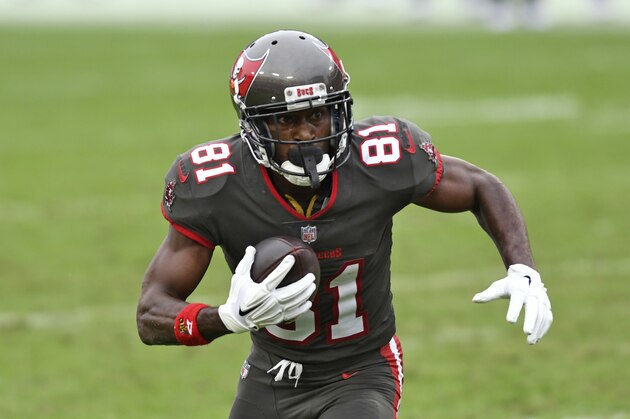 Tampa Bay Buccaneers wide receiver Antonio Brown (81) runs with the ball after a reception during the second half of an NFL football game against the Atlanta Falcons Sunday, Jan. 3, 2021, in Tampa, Fla. (AP Photo/Jason Behnken)