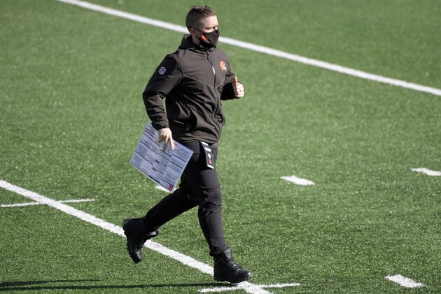 Cleveland Browns head coach Kevin Stefanski comes out onto the field for the first half of an NFL football game against the New York Jets Sunday, Dec. 27, 2020, in East Rutherford, N.J. (AP Photo/Bill Kostroun) Cleveland Browns head coach Kevin Stefanski comes out onto the field for the first half of an NFL football game against the New York Jets Sunday, Dec. 27, 2020, in East Rutherford, N.J. (AP Photo/Bill Kostroun)