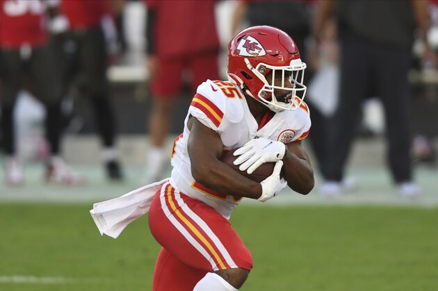 Kansas City Chiefs running back Clyde Edwards-Helaire (25) runs against the Tampa Bay Buccaneers during the first half of an NFL football game Sunday, Nov. 29, 2020, in Tampa, Fla. (AP Photo/Jason Behnken)