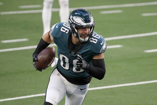 Philadelphia Eagles tight end Zach Ertz (86) warms up before an NFL football game against the Dallas Cowboys in Arlington, Texas, Sunday, Dec. 27. 2020. (AP Photo/Roger Steinman)