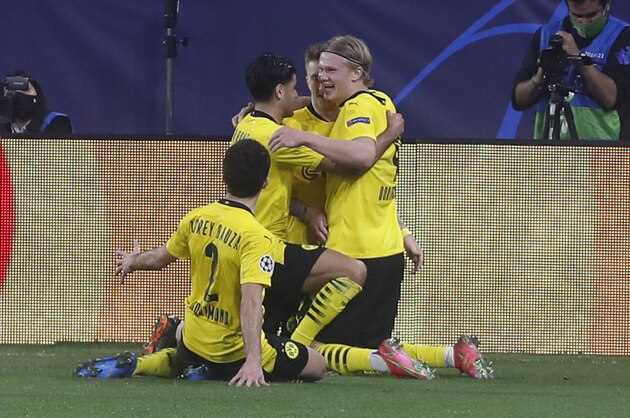 Dortmund's Erling Haaland, right celebrates after scoring his side's third goal during the Champions League, round of 16, first leg soccer match between Sevilla and Borussia Dortmund at the Ramon Sanchez Pizjuan stadium in Seville, Spain, Wednesday, Feb. 17, 2021. (AP Photo/Angel Fernandez)