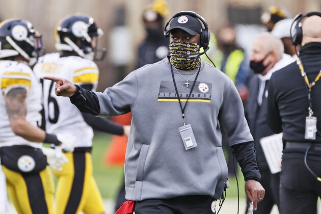 Pittsburgh Steelers head coach Mike Tomlin points during the first half of an NFL football game against the Cleveland Browns, Sunday, Jan. 3, 2021, in Cleveland. (AP Photo/Ron Schwane)