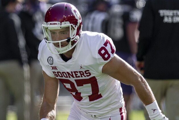 Oklahoma wide receiver Spencer Jones (87) warms up before an NCAA college football game against TCU, Saturday, Oct. 24, 2020, in Fort Worth, Texas. Oklahoma won 33-14. (AP Photo/Brandon Wade) Oklahoma wide receiver Spencer Jones (87) warms up before an NCAA college football game against TCU, Saturday, Oct. 24, 2020, in Fort Worth, Texas. Oklahoma won 33-14. (AP Photo/Brandon Wade)