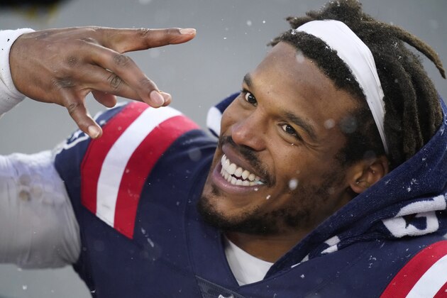 Cam Newton, quarterback de los Jets de Nueva York, abandona el terreno después de la victoria sobre los Jets de Nueva York, el domingo 3 de enero de 2021, en Foxborough, Massachusetts (AP Foto/Elise Amendola) Cam Newton, quarterback de los Jets de Nueva York, abandona el terreno después de la victoria sobre los Jets de Nueva York, el domingo 3 de enero de 2021, en Foxborough, Massachusetts (AP Foto/Elise Amendola)