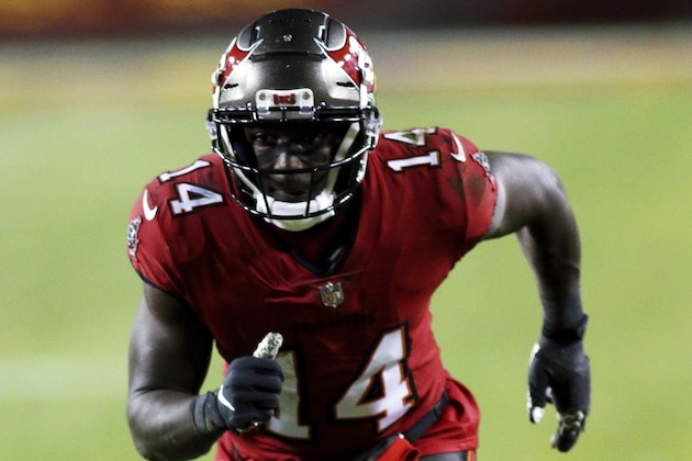 Tampa Bay Buccaneers wide receiver Chris Godwin (14) in action during an NFL wild-card playoff football game against the Washington Football Team, Saturday, Jan. 9, 2021 in Landover, Md. (AP Photo/Daniel Kucin Jr.)