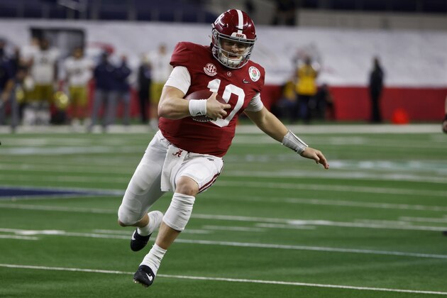 Alabama quarterback Mac Jones runs the ball in the second half of the Rose Bowl NCAA college football game against Notre Dame in Arlington, Texas, Friday, Jan. 1, 2021. (AP Photo/Ron Jenkins)