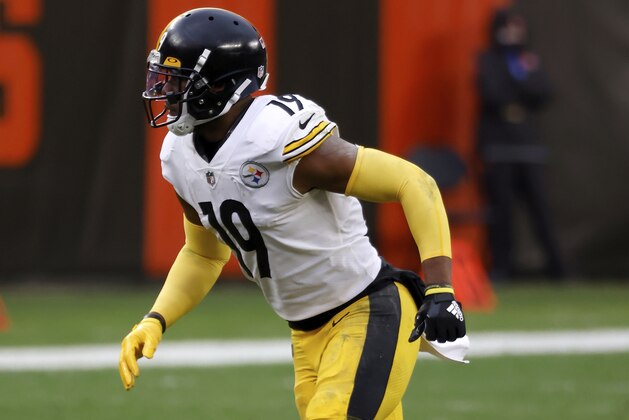 Pittsburgh Steelers wide receiver JuJu Smith-Schuster (19) runs up the field during an NFL football game against the Cleveland Browns on Sunday, Jan. 3, 2021, in Cleveland. Cleveland defeated Pittsburgh 24-22. (AP Photo/Kirk Irwin)
