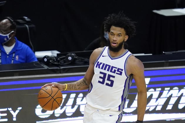Sacramento Kings forward Marvin Bagley III (35) controls the ball during the fourth quarter of an NBA basketball game against the Los Angeles Clippers Wednesday, Jan. 20, 2021, in Los Angeles. (AP Photo/Ashley Landis)
