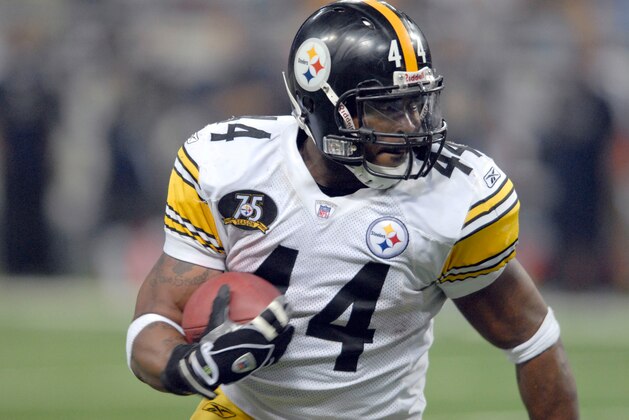Pittsburgh Steelers running back Najeh Davenport runs with the ball during the fourth quarter an NFL football game against the St. Louis Rams Thursday, Dec. 20, 2007, in St. Louis. The Steelers won 41-24. (AP Photo/Kyle Ericson)