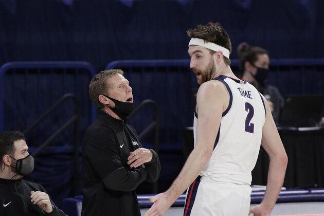 Gonzaga head coach Mark Few, left, speaks with forward Drew Timme during the second half of an NCAA college basketball game against Santa Clara in Spokane, Wash., Thursday, Feb. 25, 2021. (AP Photo/Young Kwak)
