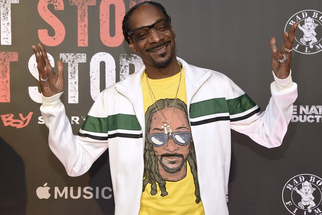 Snoop Dogg arrives at the Los Angeles premiere of