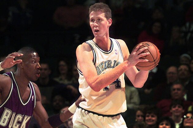 Dallas Mavericks' Shawn Bradley (44) looks to pass against Milwaukee Bucks' Ervin Johnson (40) during the first quarter at the Reunion Arena in Dallas, Saturday, Nov. 22, 1997. Bradley recorded his 1,000th career block during the game. (AP Photo/LM Otero)