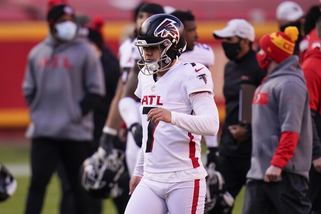 Atlanta Falcons place kicker Younghoe Koo (7) walks off the field after an NFL football game against the Kansas City Chiefs, Sunday, Dec. 27, 2020, in Kansas City. (AP Photo/Jeff Roberson)