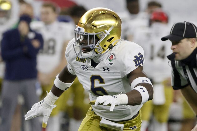 Notre Dame linebacker Jeremiah Owusu-Koramoah (6) defends against Alabama during the Rose Bowl NCAA college football game in Arlington, Texas, Friday, Jan. 1, 2021. (AP Photo/Michael Ainsworth)