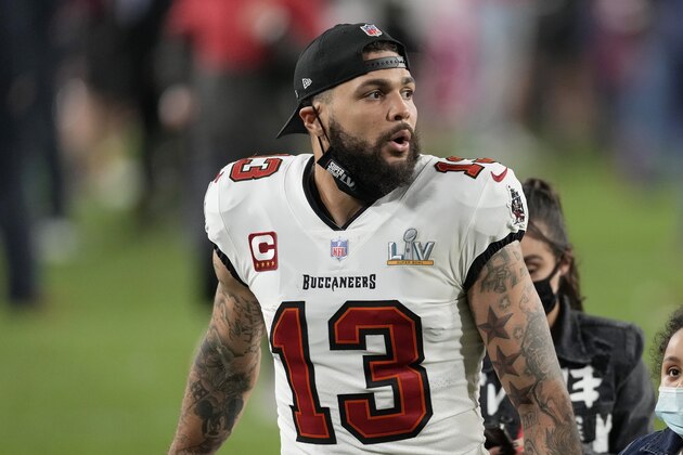 Tampa Bay Buccaneers wide receiver Mike Evans walks off the field with his family after the NFL Super Bowl 55 football game against the Kansas City Chiefs Sunday, Feb. 7, 2021, in Tampa, Fla. The Buccaneers defeated the Chiefs 31-9 to win the Super Bowl. (AP Photo/Chris O'Meara)