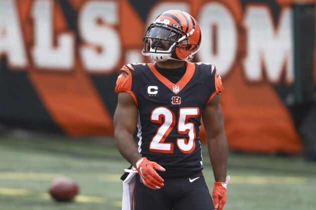 Cincinnati Bengals running back Giovani Bernard (25) warms up before an NFL football game against the Baltimore Ravens, Sunday, Jan. 3, 2021, in Cincinnati. (AP Photo/Aaron Doster)