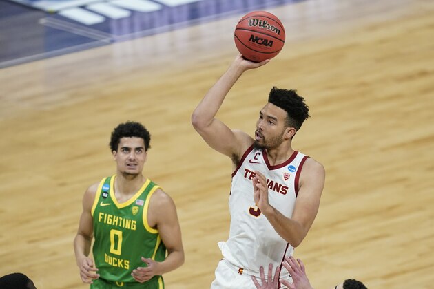 Southern California forward Isaiah Mobley shoots over Oregon guard Will Richardson (0) during the second half of a Sweet 16 game in the NCAA men's college basketball tournament at Bankers Life Fieldhouse, Sunday, March 28, 2021, in Indianapolis. (AP Photo/Darron Cummings)