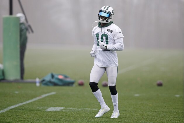 New York Jets wide receiver Kenbrell Thompkins, wearing a visor, runs onto the field during NFL football practice, Wednesday, Dec. 30, 2015, in Florham Park, N.J.  The Jets are preparing for Sunday's game against the Buffalo Bills and their former coach Rex Ryan. If they defeat the Bills Sunday, they will earn a wild card spot in the playoffs. (AP Photo/Kathy Willens)