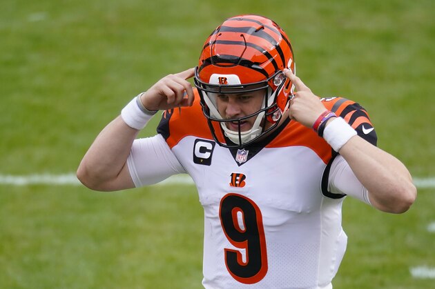 Cincinnati Bengals quarterback Joe Burrow (9) gesturing during the first half of an NFL football game against the Washington Football Team, Sunday, Nov. 22, 2020, in Landover, Md. (AP Photo/Al Drago)