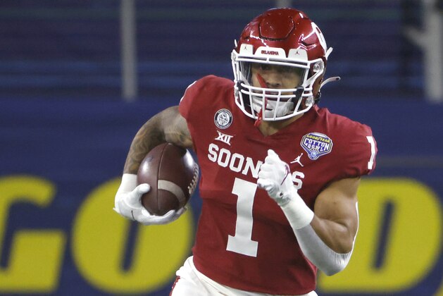Oklahoma running back Seth McGowan (1) carries the ball against Florida during the NCAA Cotton Bowl college football game Wednesday, Dec.30, 2020, in Arlington, Texas. (AP Photo/Ron Jenkins)