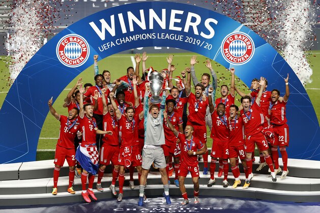 Bayern's goalkeeper Manuel Neuer lifts the trophy after Munich won the Champions League final soccer match between Paris Saint-Germain and Bayern Munich at the Luz stadium in Lisbon, Portugal, Sunday, Aug. 23, 2020.(Matthew Childs/Pool via AP)