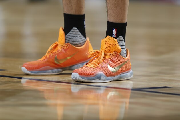 Phoenix Suns guard Devin Booker (1) in his Nike Kobe X shoes in the second half of an NBA basketball game Thursday, March 10, 2016, in Denver. The Nuggets won 116-98. (AP Photo/David Zalubowski)