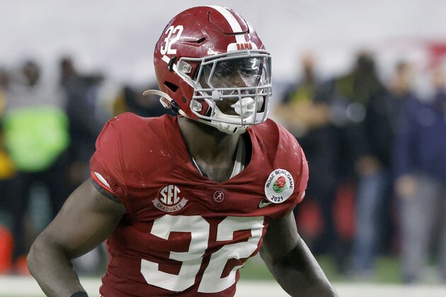 Alabama linebacker Dylan Moses (32) plays against Notre Dame during the Rose Bowl NCAA college football game in Arlington, Texas, Friday, Jan. 1, 2021. In a recent Instagram post, Moses detailed his struggles with physical problems “fighting through pain every single game” and disclosed his grandmother's death. “It’s been times I wanted to quit and times I wanted to walk away from my dreams,” he posted. (AP Photo/Ron Jenkins)