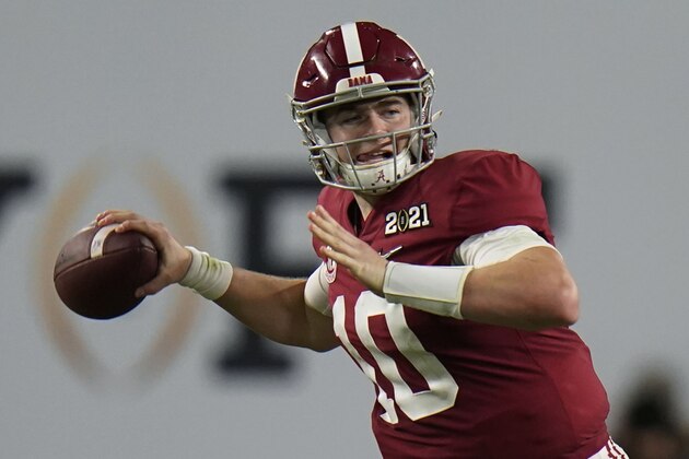 Alabama quarterback Mac Jones passes against Ohio State during the second half of an NCAA College Football Playoff national championship game, Monday, Jan. 11, 2021, in Miami Gardens, Fla. (AP Photo/Chris O'Meara)