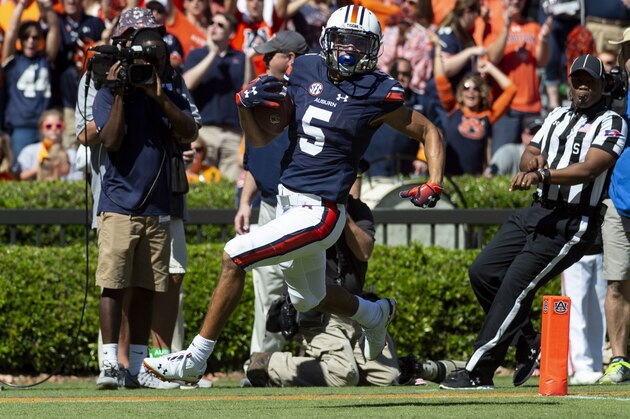 Auburn wide receiver Anthony Schwartz (5) runs in a 76-yard touchdown reception during the first half of an NCAA college football game against Tennessee, Saturday, Oct. 13, 2018, in Auburn, Ala. (AP Photo/Vasha Hunt)