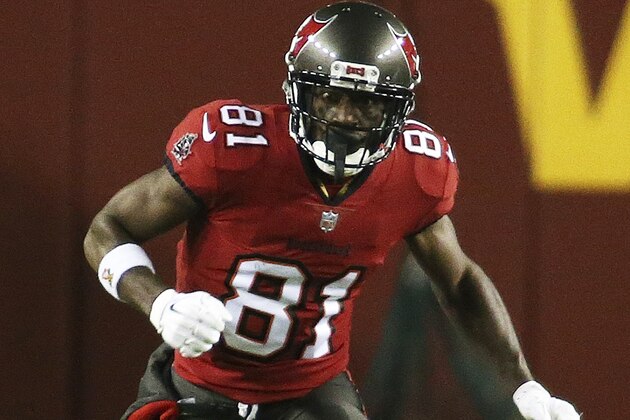 Tampa Bay Buccaneers wide receiver Antonio Brown (81) in action during an NFL wild-card playoff football game against the Washington Football Team, Saturday, Jan. 9, 2021 in Landover, Md. (AP Photo/Daniel Kucin Jr.)