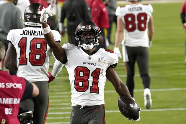Tampa Bay Buccaneers wide receiver Antonio Brown celebrates after catching a 1-yard touchdown pass during the first half of the NFL Super Bowl 55 football game against the Kansas City Chiefs Sunday, Feb. 7, 2021, in Tampa, Fla. (AP Photo/Chris O'Meara)