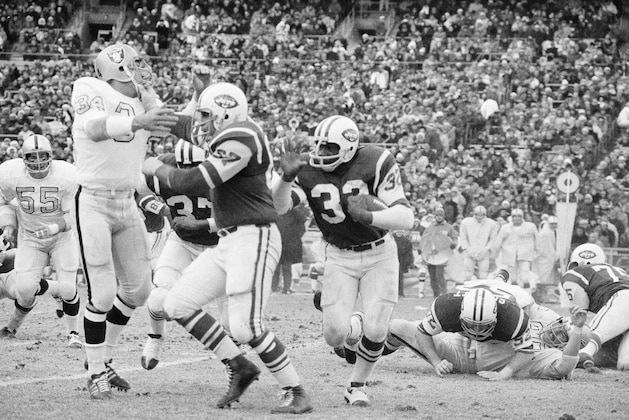 New York Jets' running back Emerson Boozer (32) goes for three yard gain in second quarter of game on Dec. 6, 1970 at New York's Shea Stadium as Jets' tight end Pete Lammons fends off Oakland Raiders'  linebacker Gus Otto (34).   Other players identified, are, from left: Jets' guard Randy Rasmussen (66), Raiders linebacker Dan Conners (55), and Jets running back George Nock (37).   Raiders edged Jets, 14-13. (AP Photo/Harry Harris)
