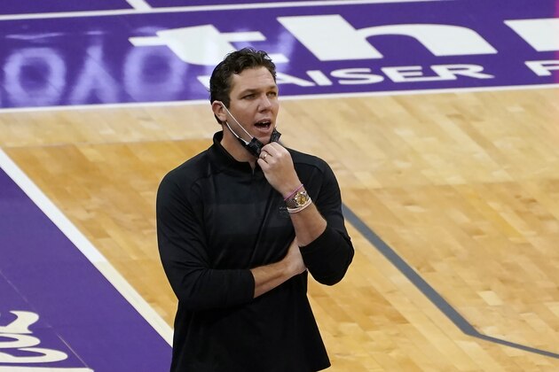Sacramento Kings coach Luke Walton calls out instructions to the team during the second half of an NBA basketball game against the Toronto Raptors in Sacramento, Calif., Friday, Jan. 8, 2021. The Raptors won 144-123. (AP Photo/Rich Pedroncelli)