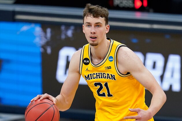 Michigan guard Franz Wagner dribbles up court during a Sweet 16 game against Florida State in the NCAA men's college basketball tournament at Bankers Life Fieldhouse, Sunday, March 28, 2021, in Indianapolis. (AP Photo/Jeff Roberson)
