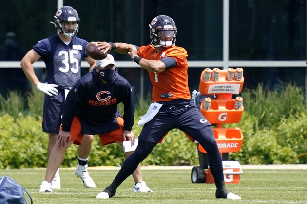 Chicago Bears quarterback Justin Fields looks to pass during NFL football practice in Lake Forest, Ill., Wednesday, June 2, 2021. (AP Photo/Nam Y. Huh)