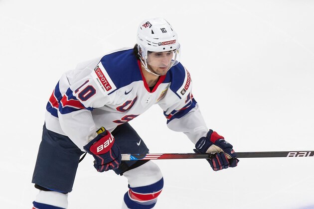 EDMONTON, AB - DECEMBER 25: Matthew Beniers #10 of the United States skates against Russia during the 2021 IIHF World Junior Championship at Rogers Place on December 25, 2020 in Edmonton, Canada. (Photo by Codie McLachlan/Getty Images)